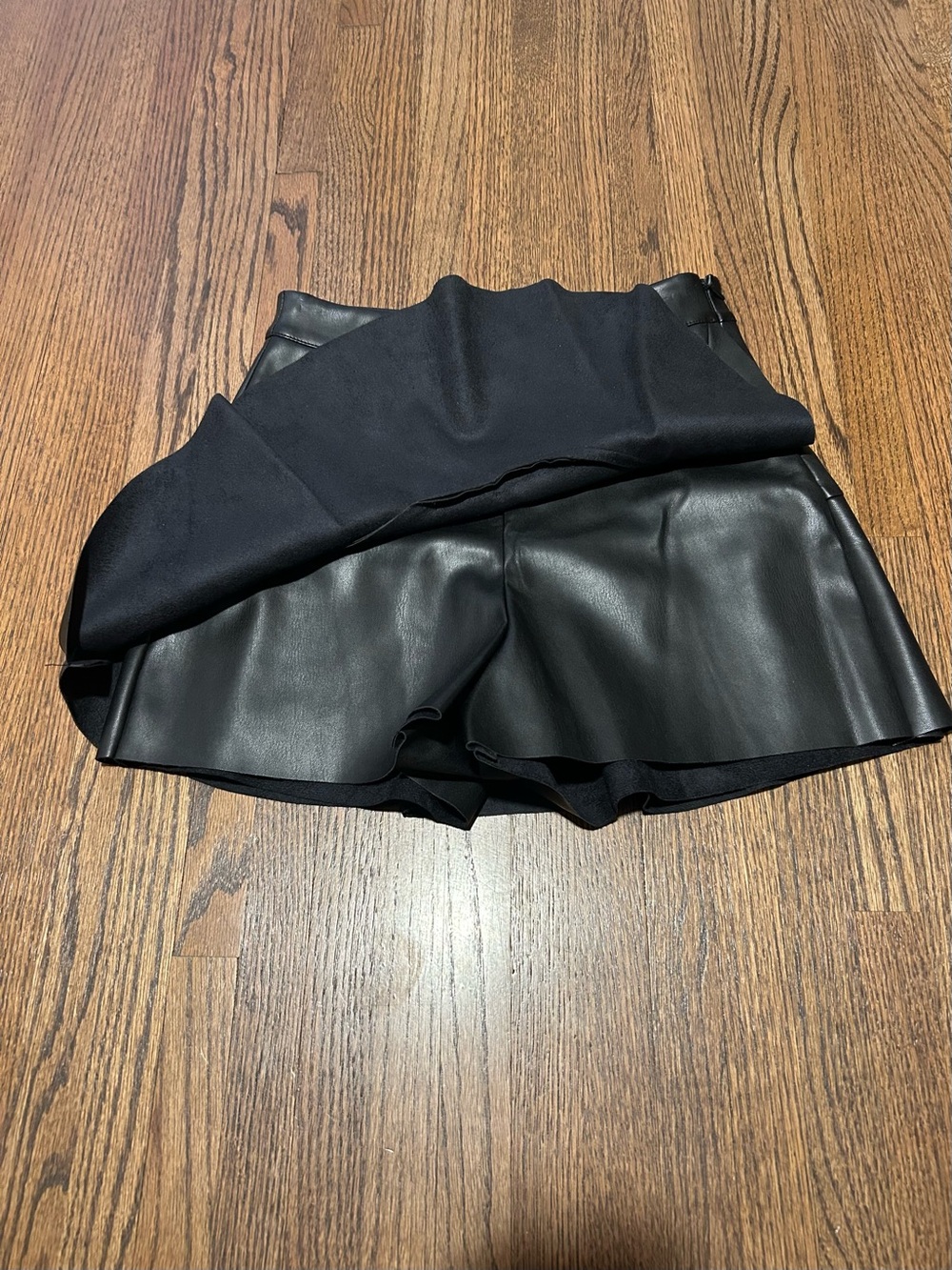 Fabrik Faux Leather Skort Black Ruffle Mini Skirt Shorts S NWT - Picture 3 of 6